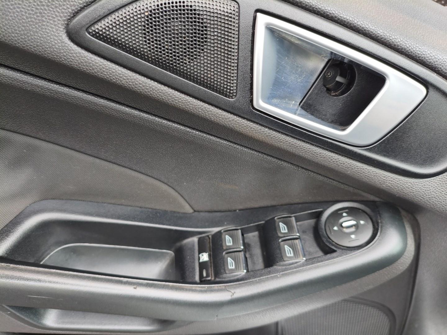 FORD Fiesta Hatch - Foto