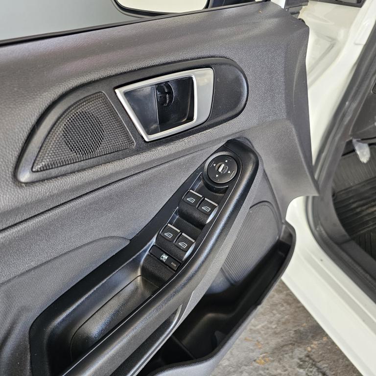 FORD Fiesta Hatch - Foto