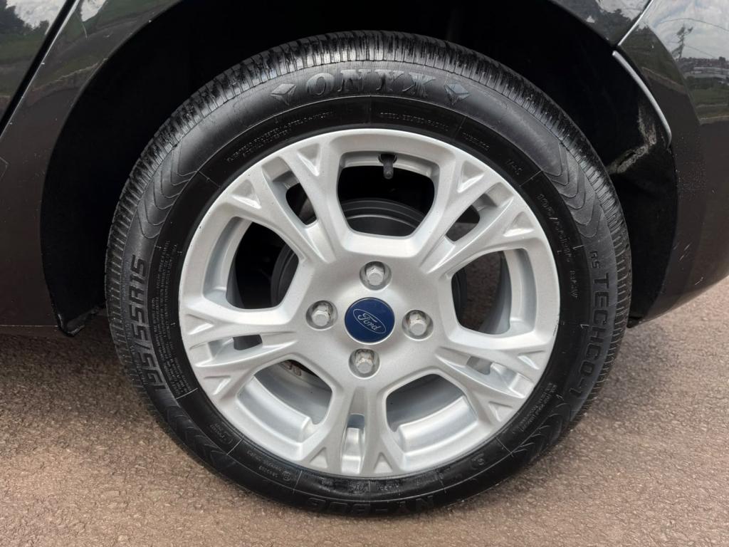 FORD Fiesta Hatch - Foto