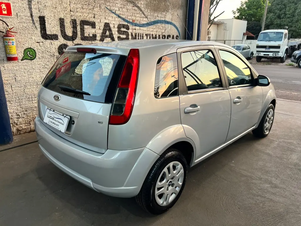 FORD Fiesta Hatch - Foto