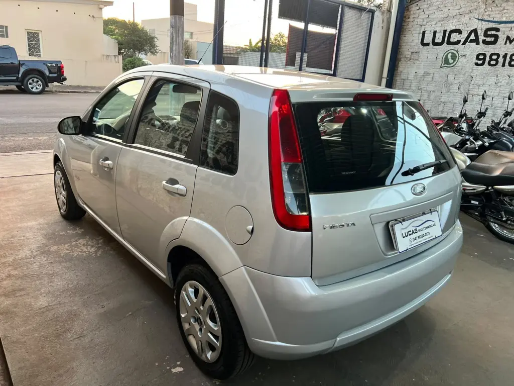 FORD Fiesta Hatch - Foto