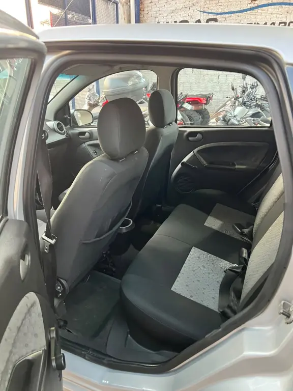 FORD Fiesta Hatch - Foto