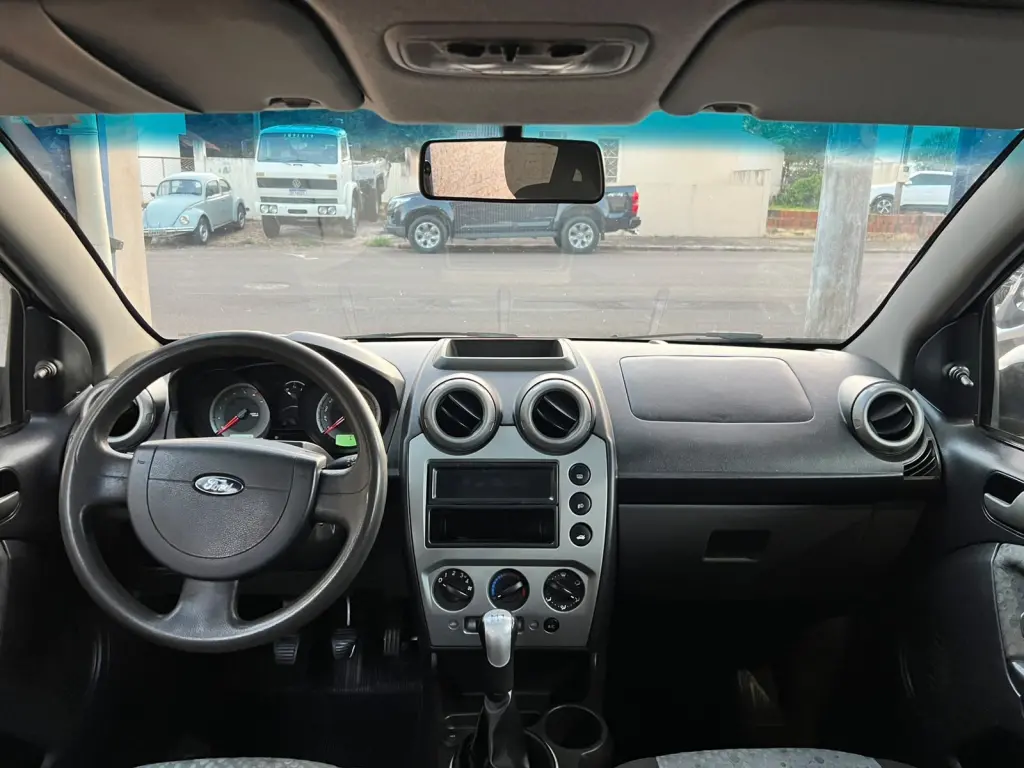 FORD Fiesta Hatch - Foto