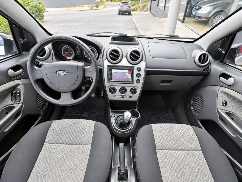 FORD Fiesta Hatch - Foto