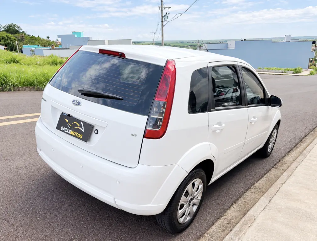 FORD Fiesta Hatch - Foto