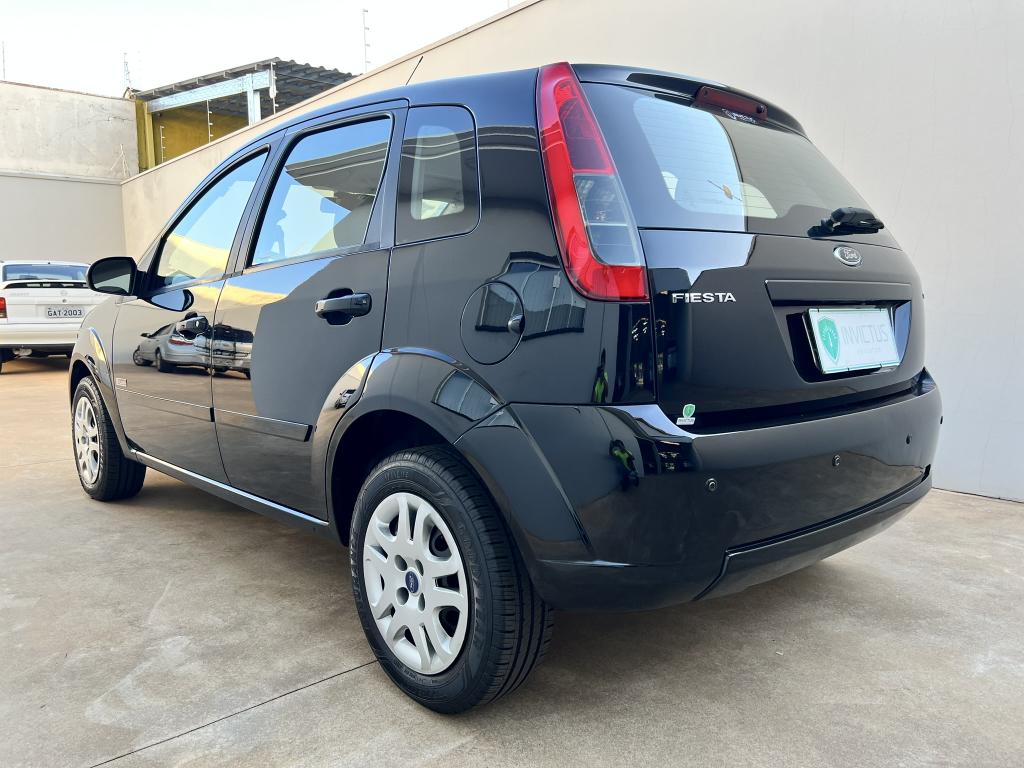 FORD Fiesta Hatch - Foto