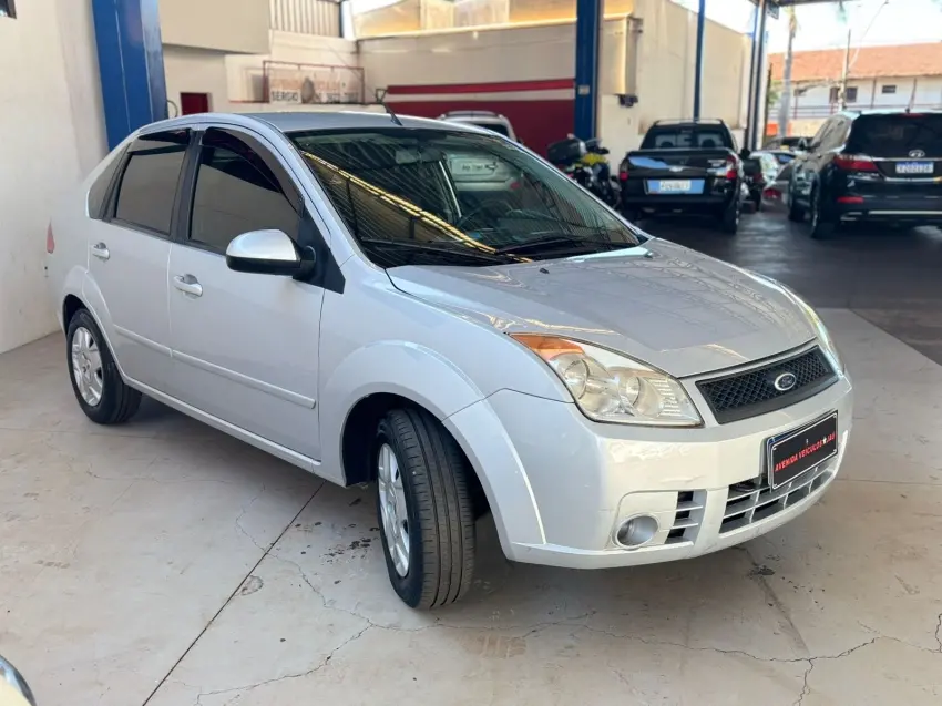 FORD Fiesta Sedan - Foto
