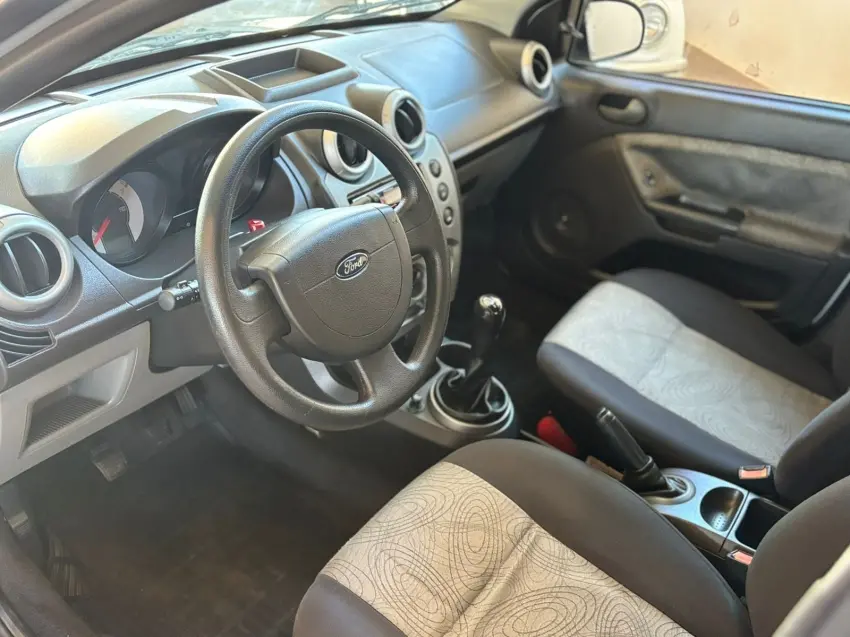 FORD Fiesta Sedan - Foto