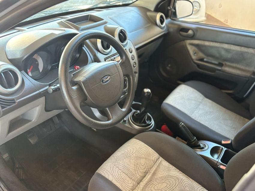 FORD Fiesta Sedan - Foto
