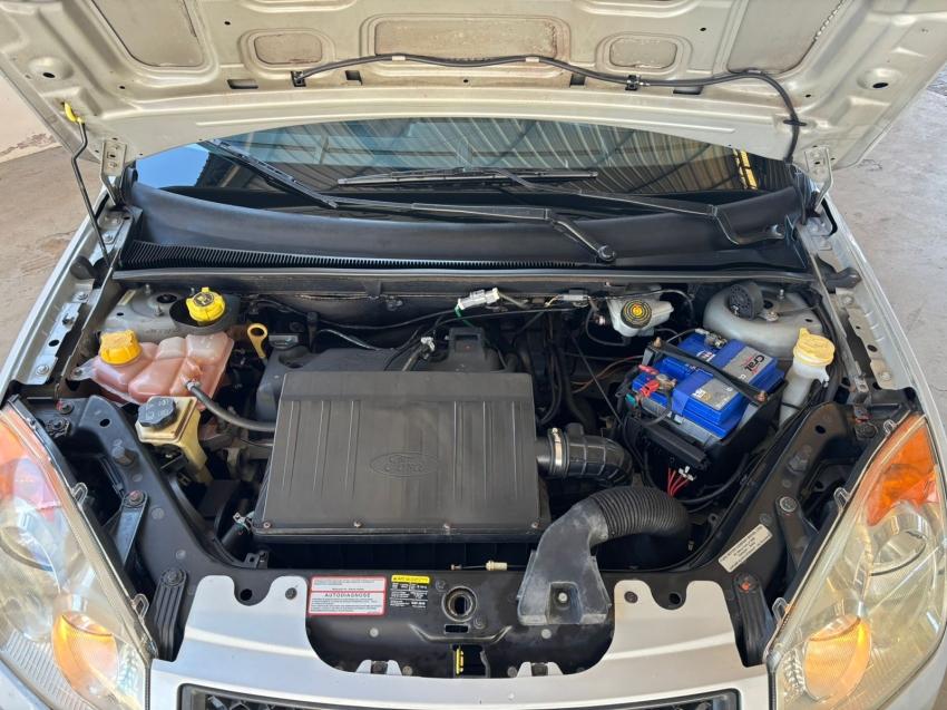 FORD Fiesta Sedan - Foto