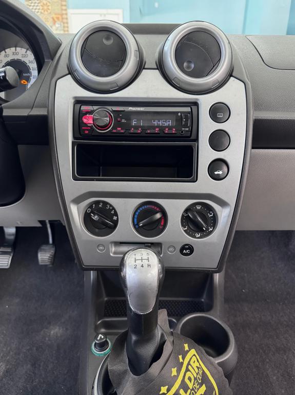 FORD Fiesta Sedan - Foto