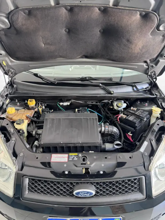 FORD Fiesta Sedan - Foto