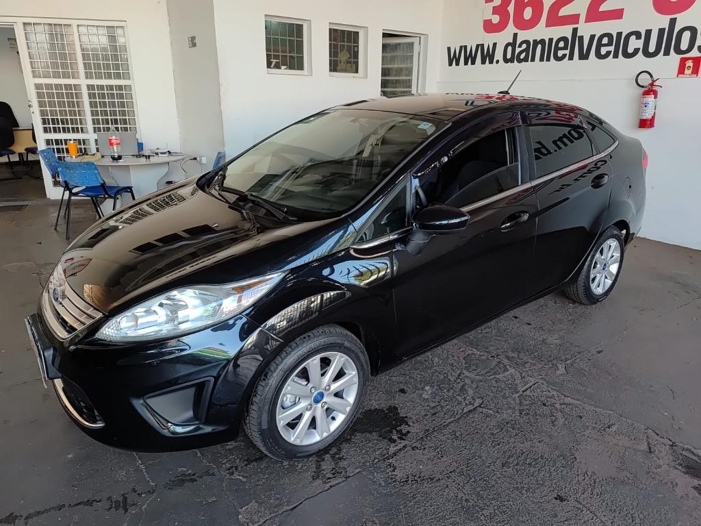 FORD Fiesta Sedan - Miniatura