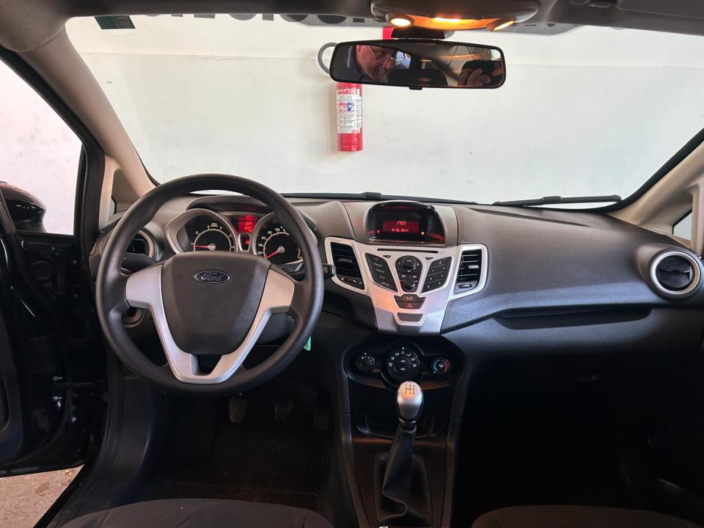 FORD Fiesta Sedan - Miniatura