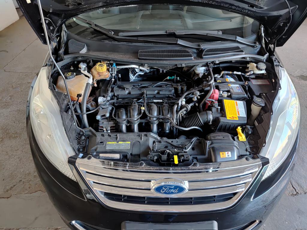 FORD Fiesta Sedan - Miniatura