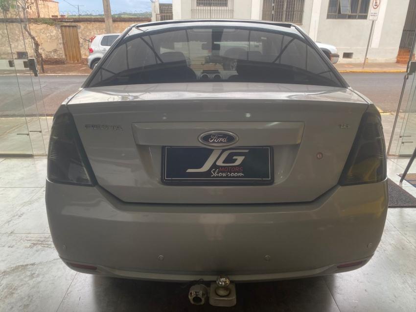 FORD Fiesta Sedan - Foto
