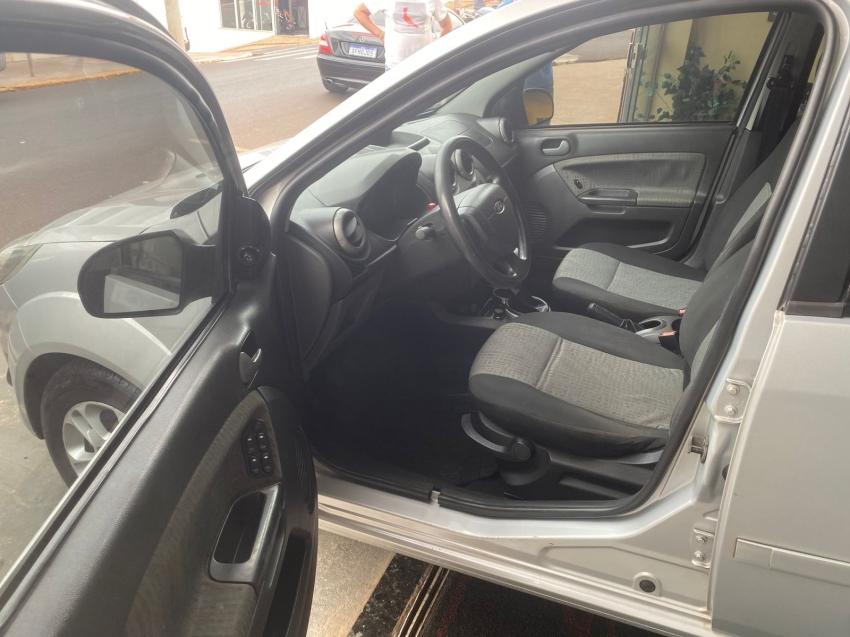 FORD Fiesta Sedan - Foto