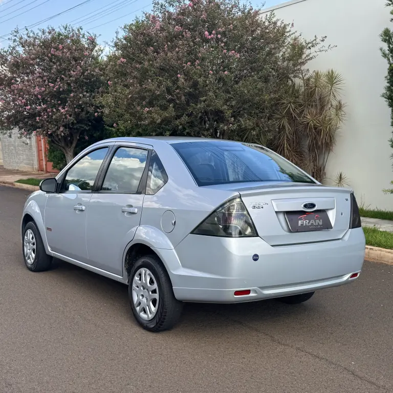 FORD Fiesta Sedan - Foto