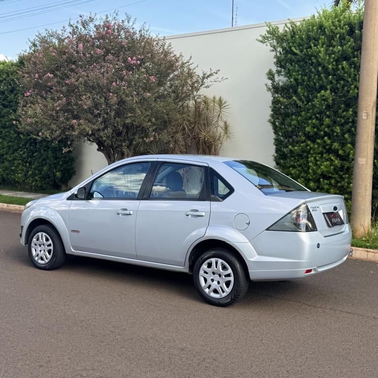 FORD Fiesta Sedan - Foto