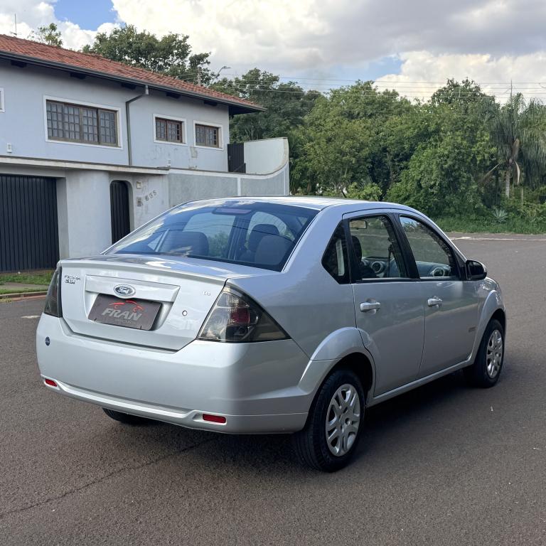 FORD Fiesta Sedan - Foto