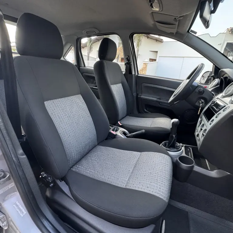 FORD Fiesta Sedan - Foto