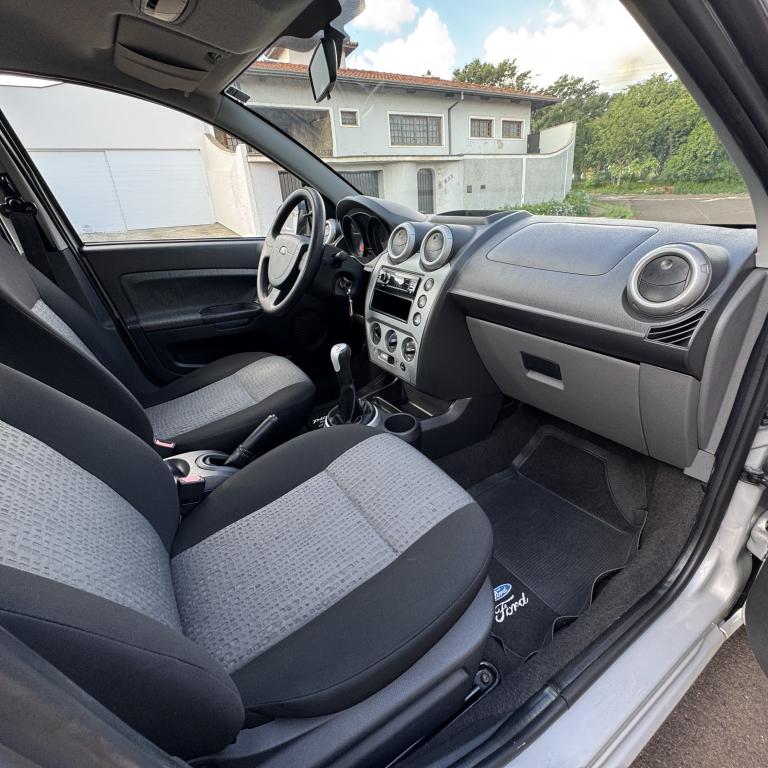 FORD Fiesta Sedan - Foto