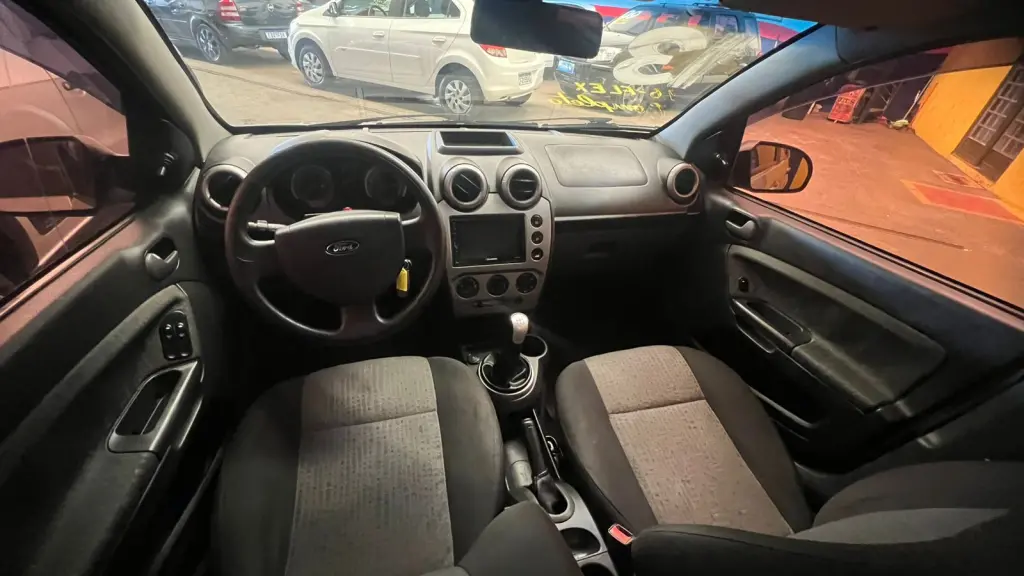 FORD Fiesta Sedan - Foto