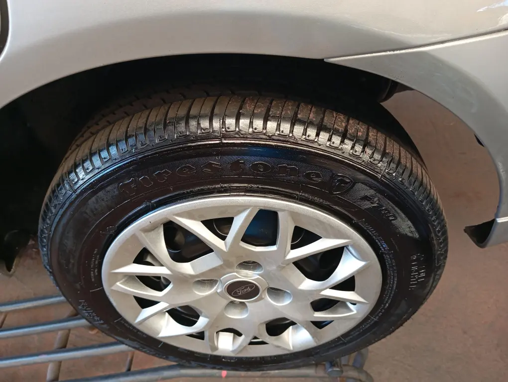 FORD Fiesta Sedan - Foto