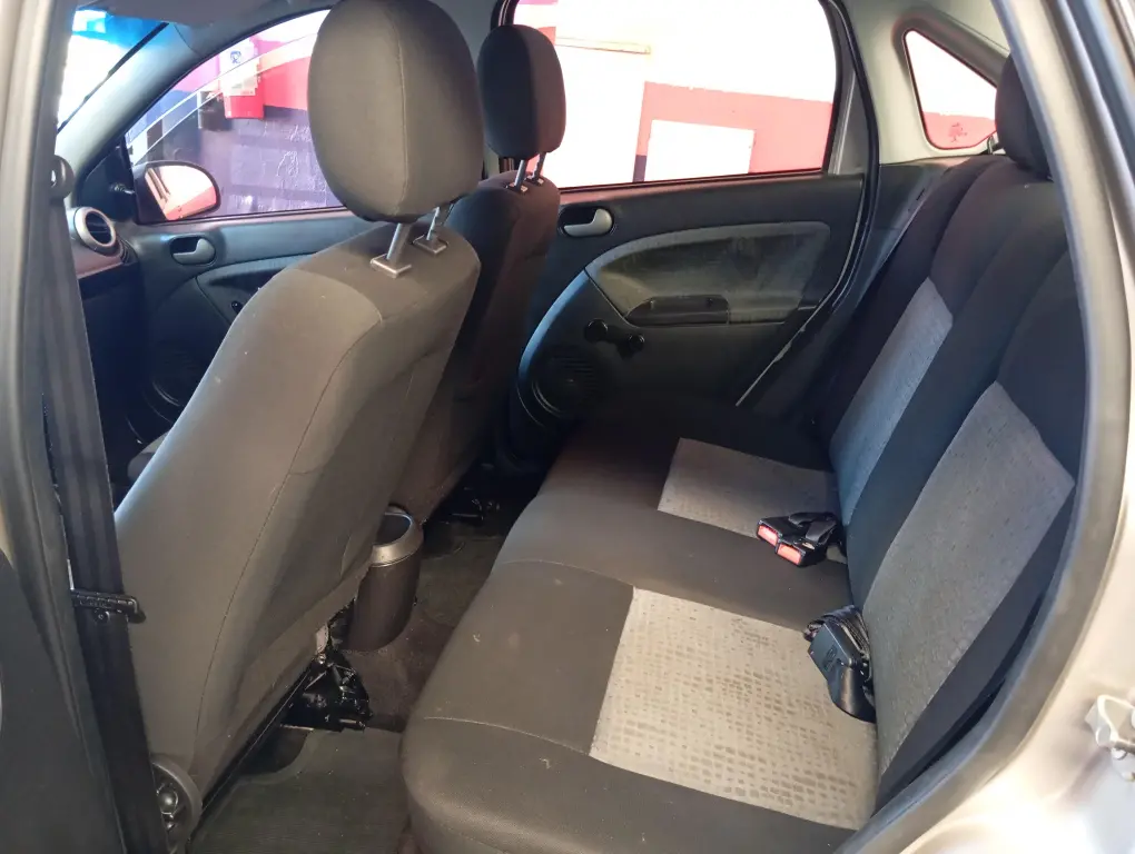 FORD Fiesta Sedan - Foto