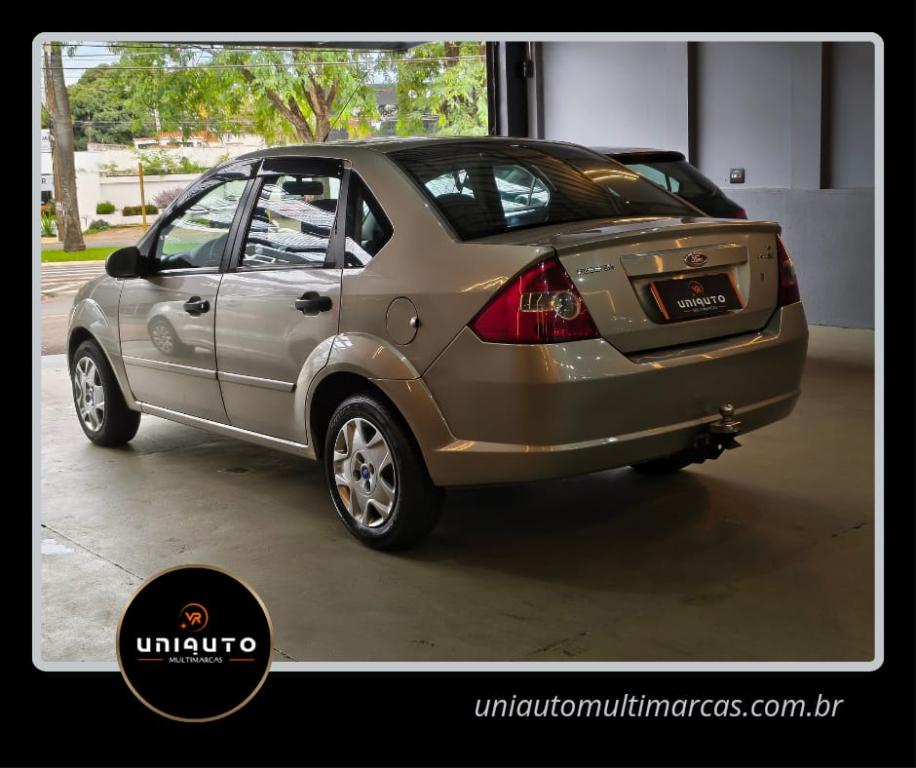 FORD Fiesta Sedan - Foto