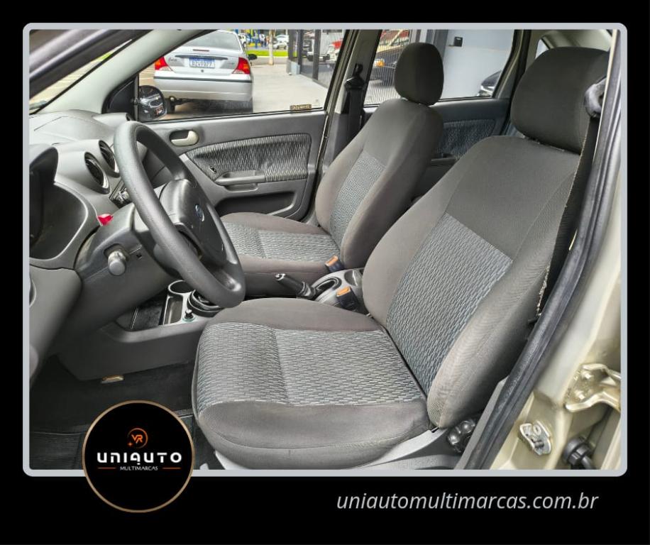 FORD Fiesta Sedan - Foto