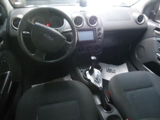 FORD Fiesta Sedan - Foto