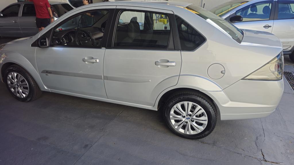 FORD Fiesta Sedan - Foto