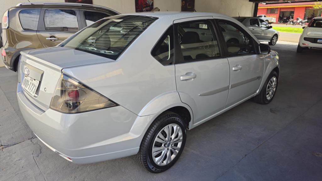 FORD Fiesta Sedan - Foto