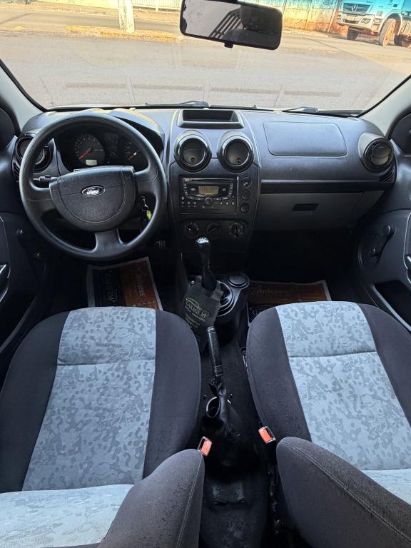 FORD Fiesta Sedan - Foto