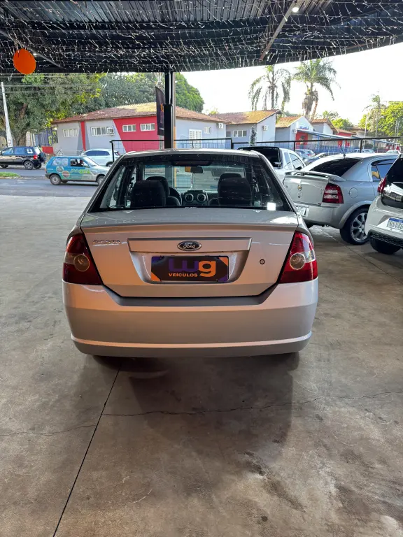 FORD Fiesta Sedan - Foto