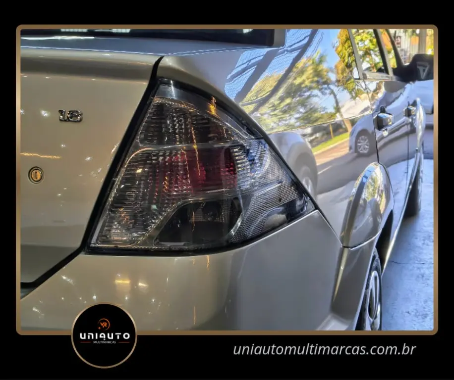 FORD Fiesta Sedan - Foto
