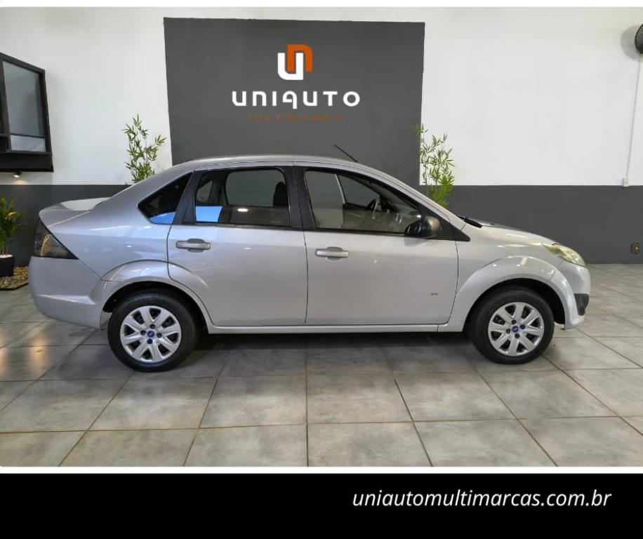 FORD Fiesta Sedan