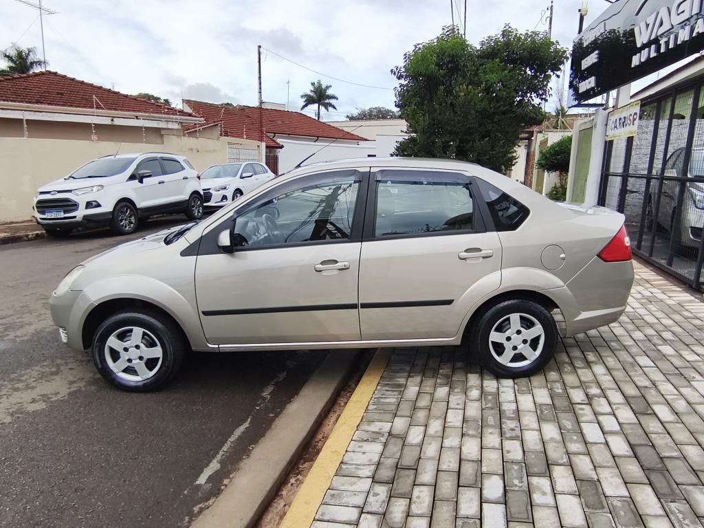 FORD Fiesta Sedan - Foto
