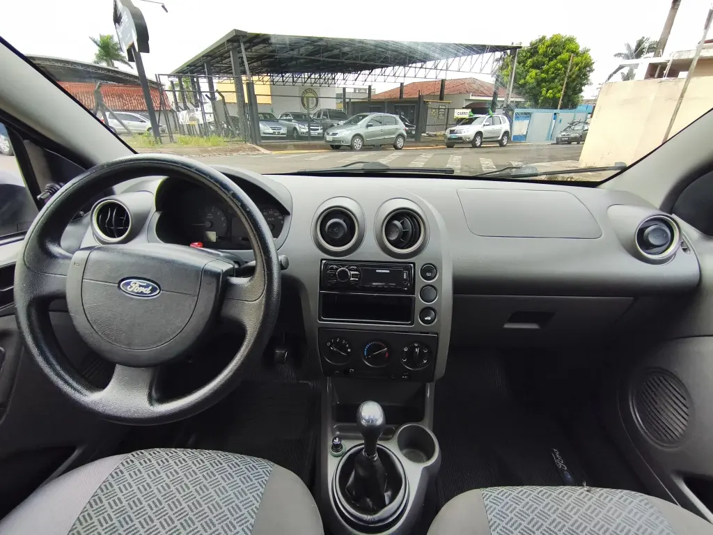FORD Fiesta Sedan - Foto