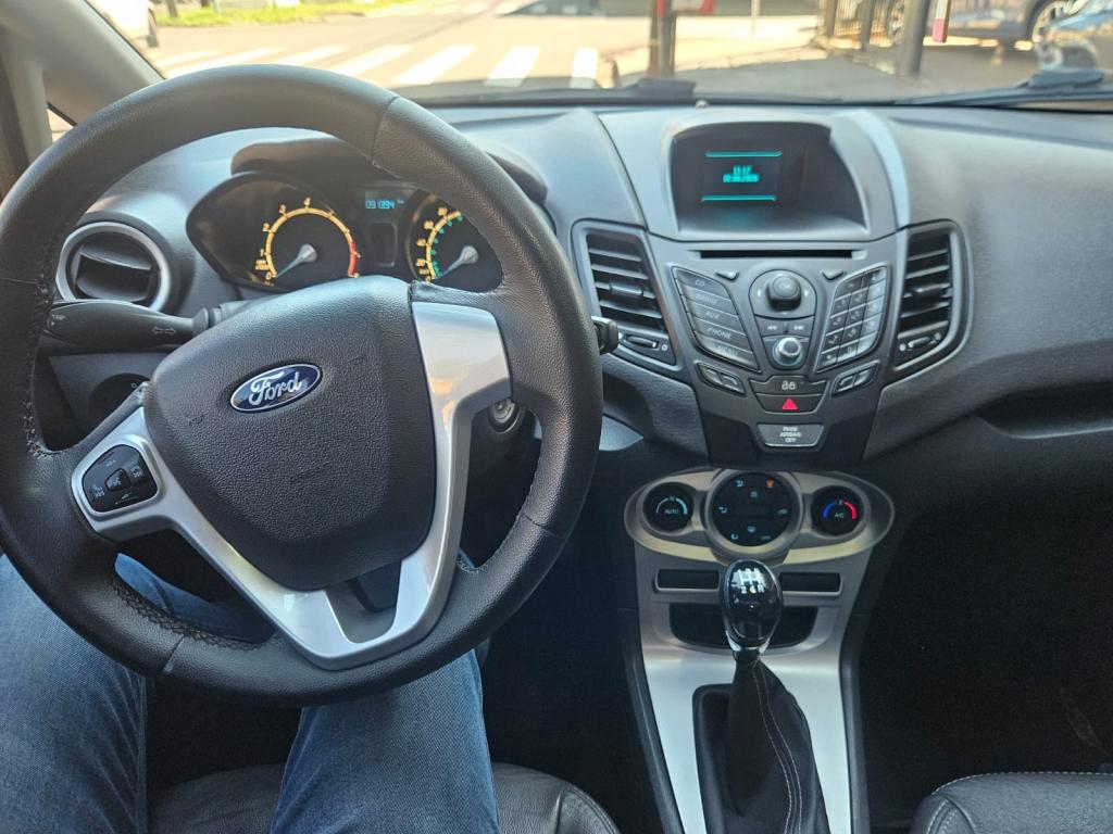 FORD Fiesta Sedan - Foto