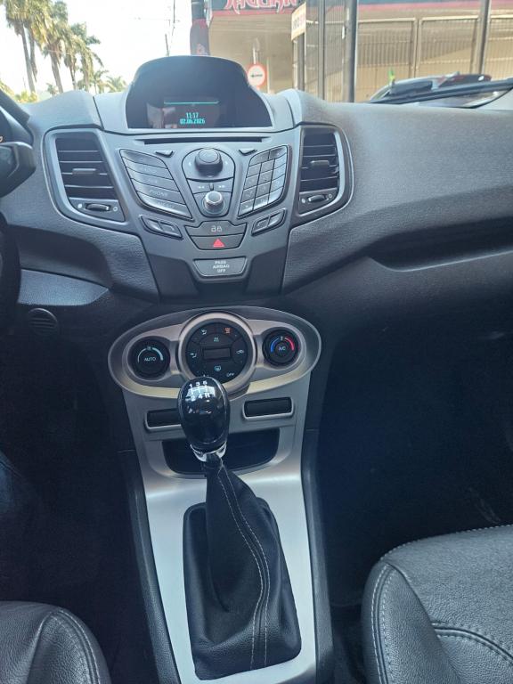 FORD Fiesta Sedan - Foto