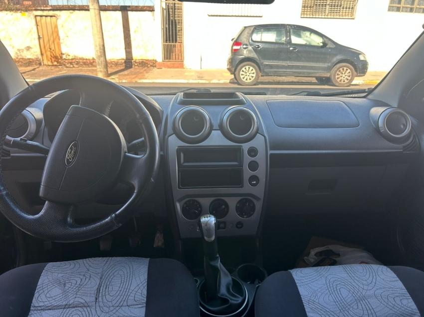 FORD Fiesta Sedan - Foto
