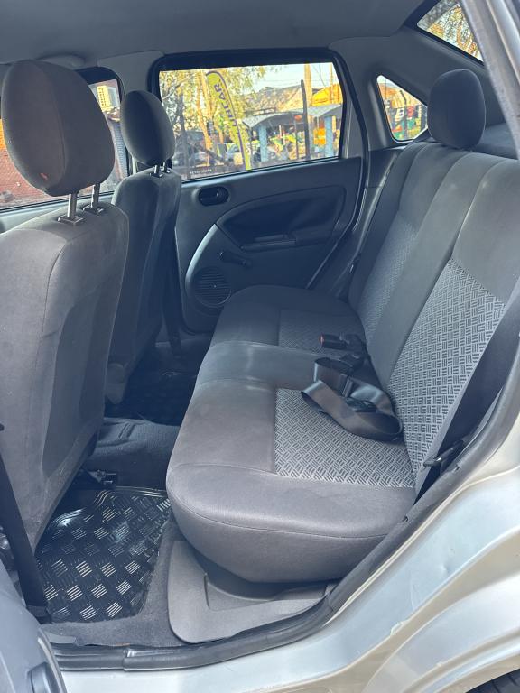 FORD Fiesta Sedan - Foto