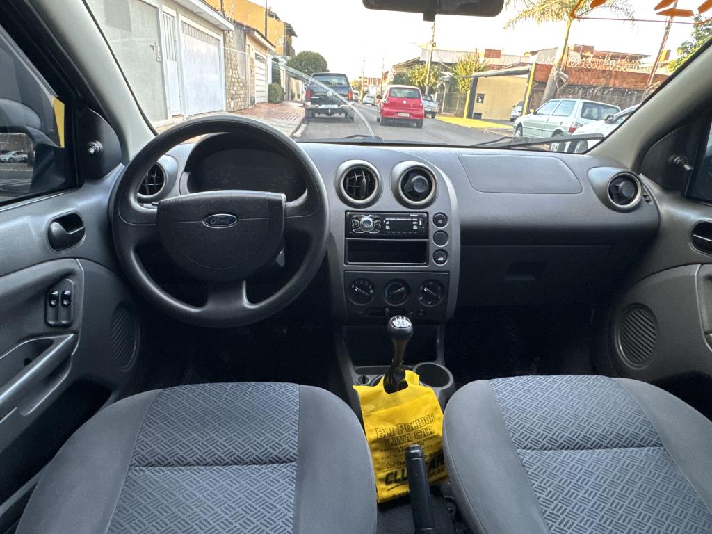 FORD Fiesta Sedan - Foto