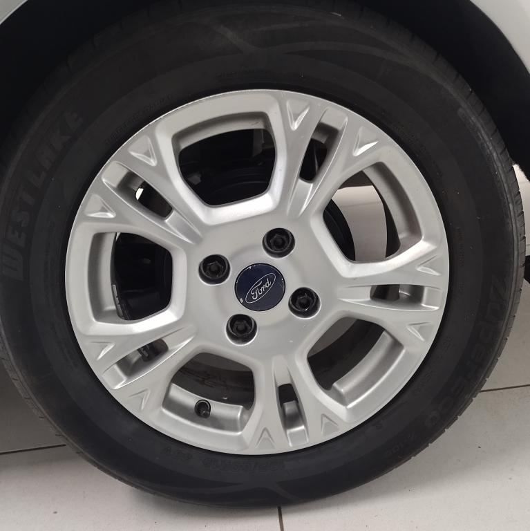 FORD Fiesta Sedan - Foto