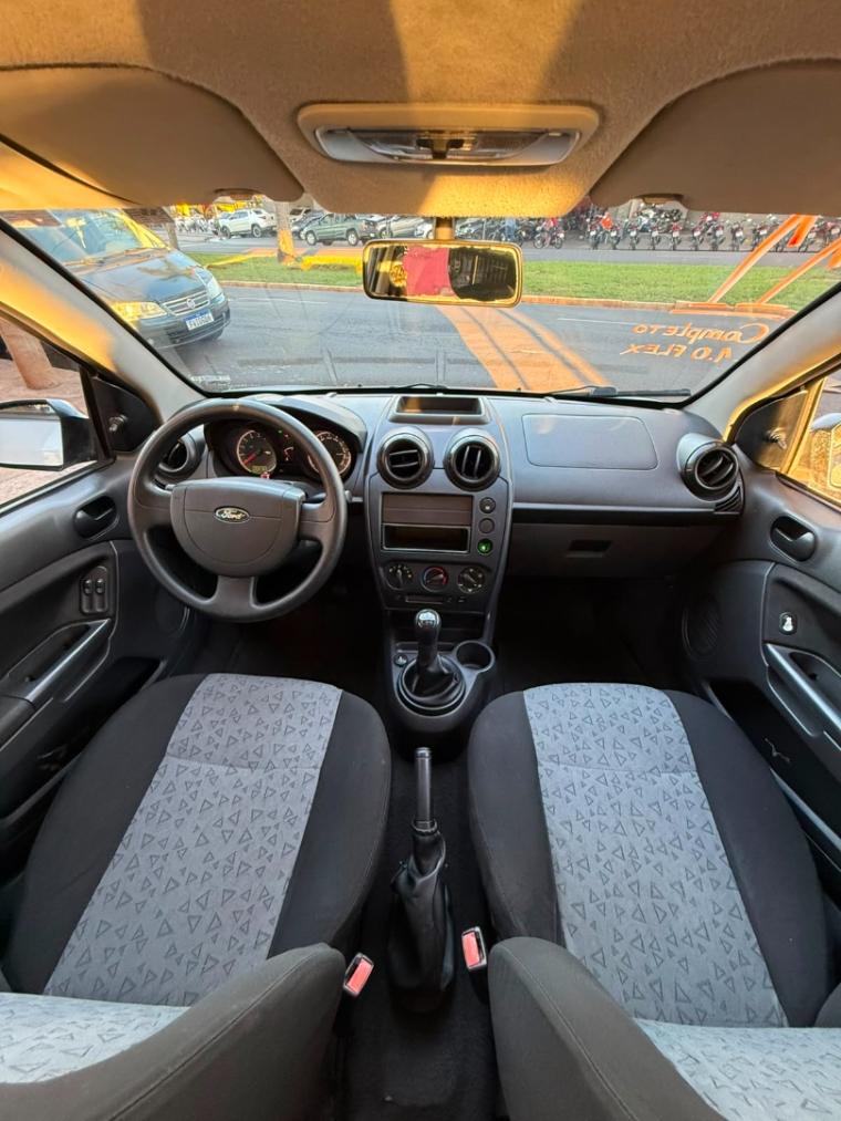 FORD Fiesta Sedan - Foto
