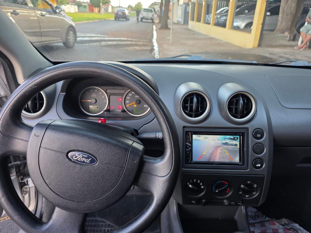 FORD Fiesta Sedan - Foto