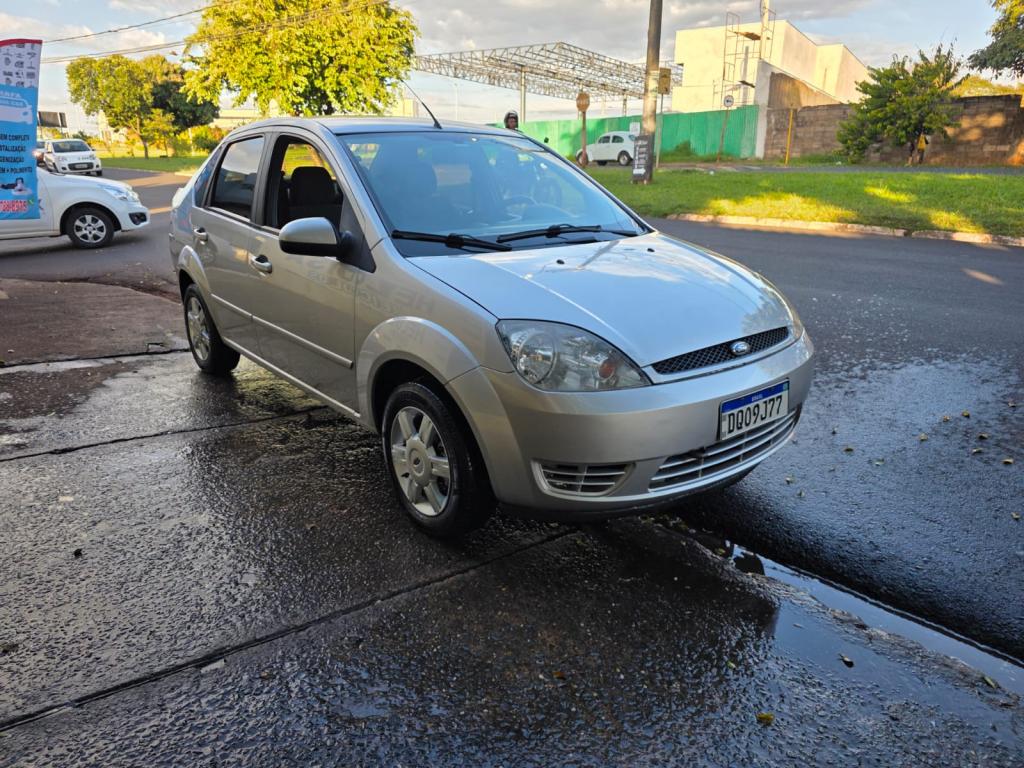 FORD Fiesta Sedan - Foto