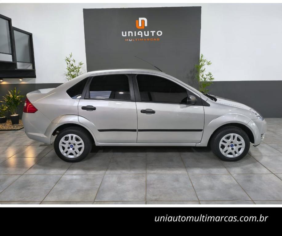 FORD Fiesta Sedan